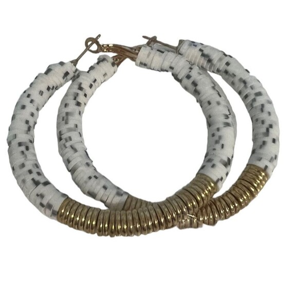 Black & White Speckled Beaded Hoop Earrings Goldtone Accents 2.5” Pierced New - Picture 8 of 8